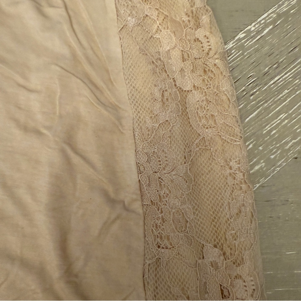 POL Cream Lace Peplum Camisole Tank Top - Picture 4 of 10